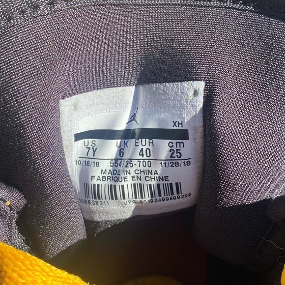 Air Jordan 1 Mid (University Gold) Mens size 7 / Youth size 7 / Women size 8 1/2 - Picture 5 of 5